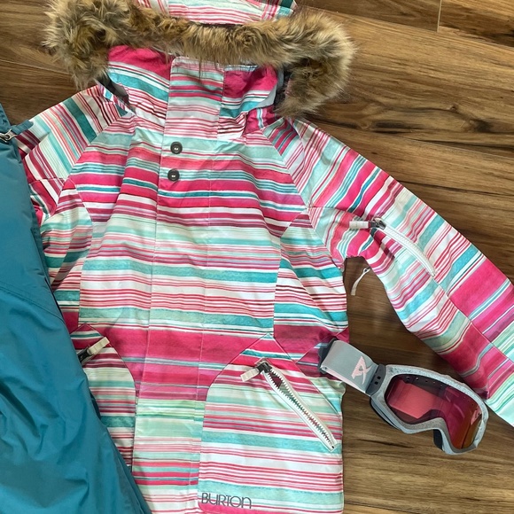 Burton Snowboard or Ski Complete Outfit - Picture 3 of 7